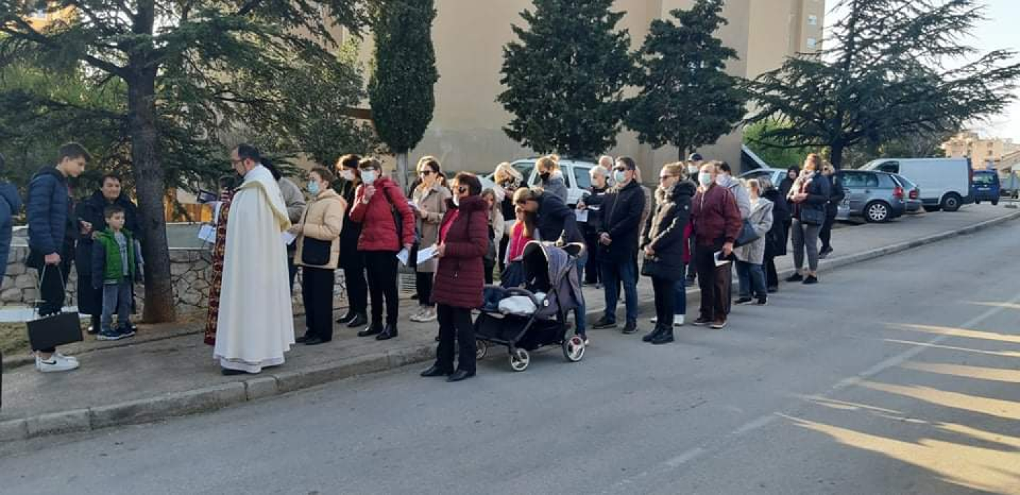Na Vidicima održan Križni put od crkve sv. Petra do crkve sv. Mare