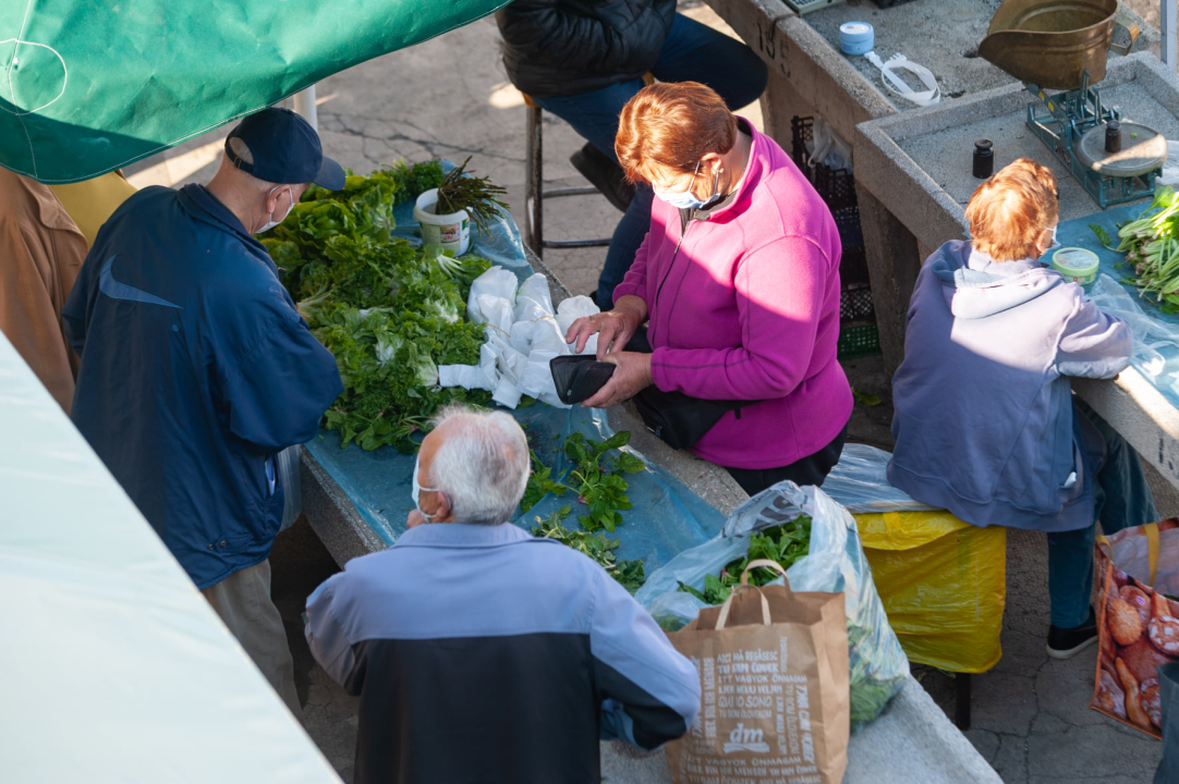 Šibenčani se više-manje pridržavaju novih mjera: U điru po pijaci kupovalo se i s maskom i bez maske
