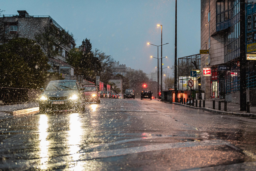 Već je debelo proljeće, a u Šibeniku pada snijeg: Zadnji put tako je bilo 2018. godine 