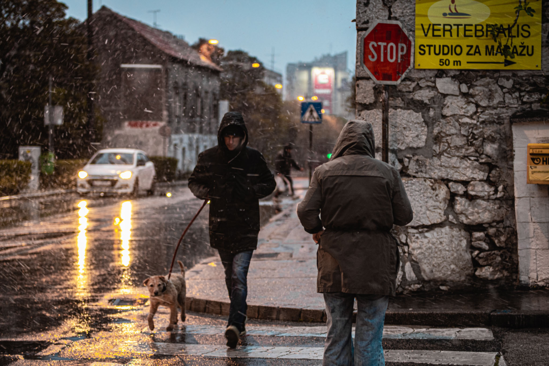 Već je debelo proljeće, a u Šibeniku pada snijeg: Zadnji put tako je bilo 2018. godine 