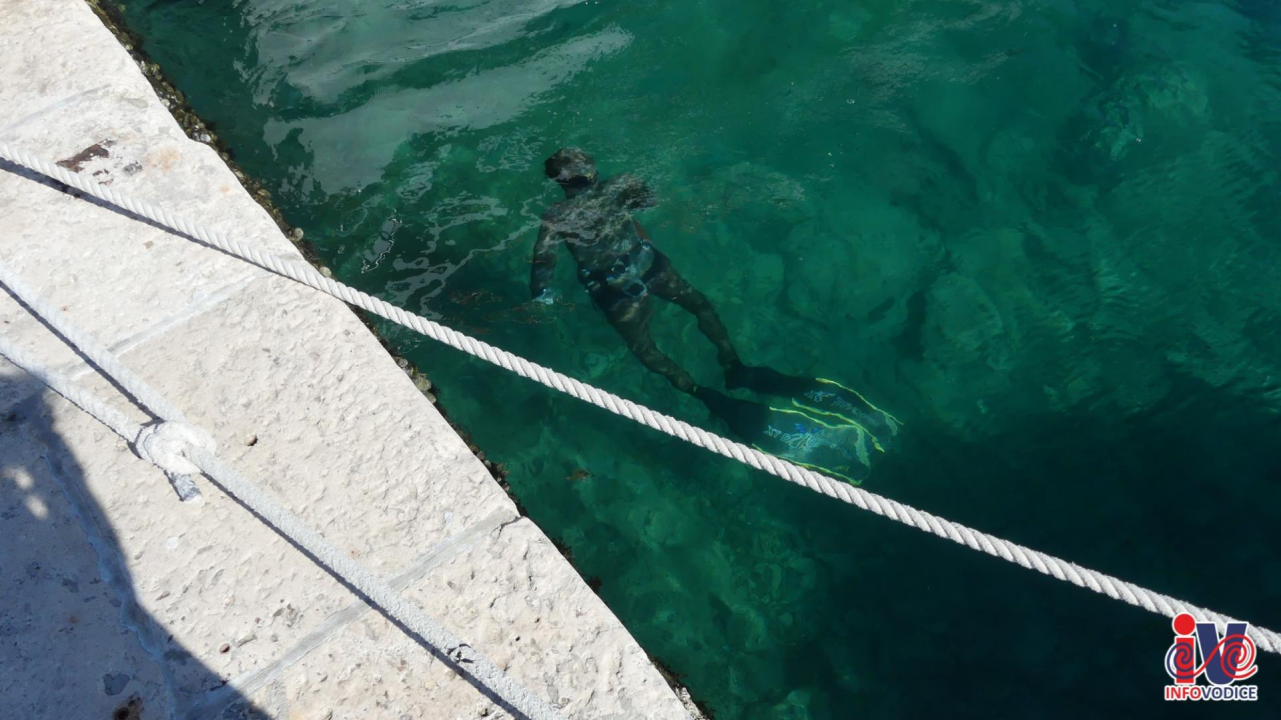 Ronioci iz tri županije iz mora kod vodičke rive izronili puna dva kontejnera smeća! 