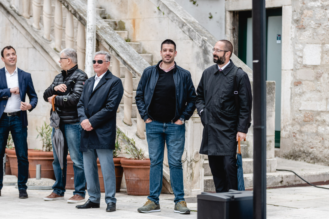 ‘Stabilno’, ali ‘Za svaki slučaj...’: Pauk i Rakić ispred katedrale predstavili kandidature za župana i zamjenika