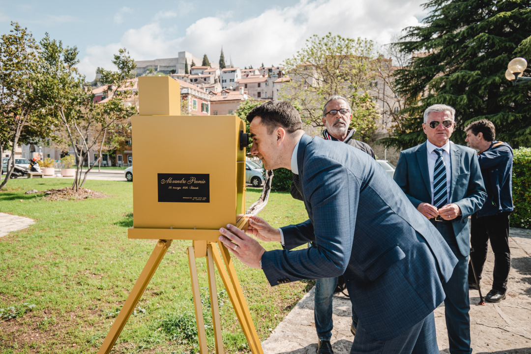 Postavljena replika kamere koja je prije 123 godine s rive snimila prve filmske kadrove ovog dijela Europe