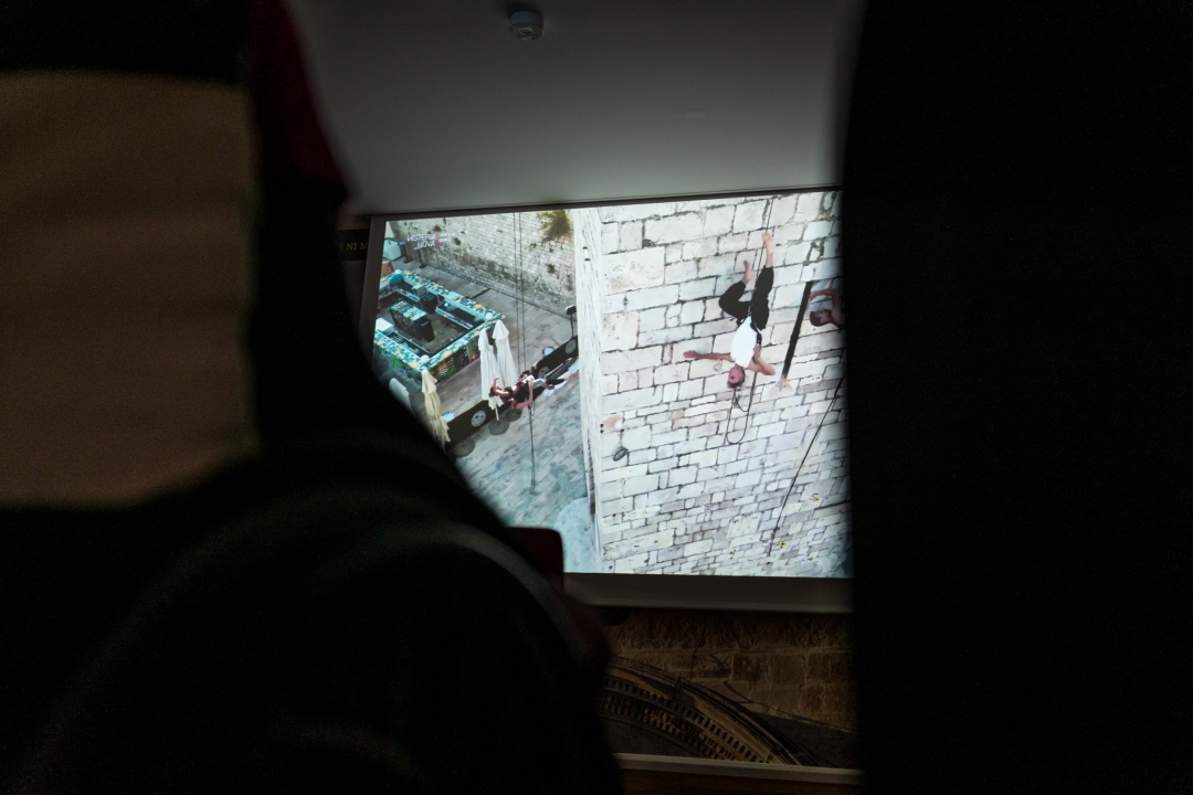 Održano prvo predavanje inkluzivnog vertikalnog plesa u sklopu platforme 'Tamna strana mjeseca'