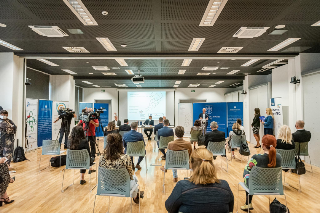 Aladrović podijelio 12,5 milijuna kuna za nezaposlene žene,  starije i nemoćne: Burić najavio Centar za socijalnu skrb u upravnoj zgradi TEF-a 