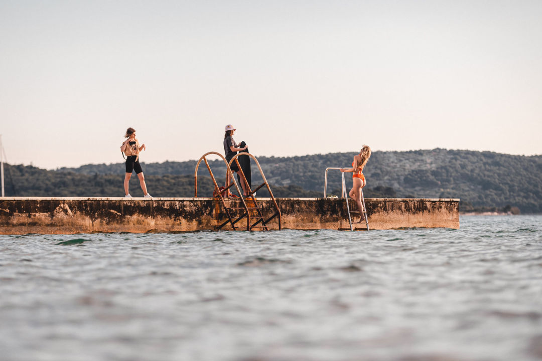 Šarmantna Jadrija kulisa ljetne kolekcije Lidije Lešić: Nostalgične fotografije vode vas u neka druga vremena!