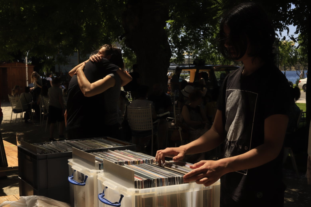 Ako ste slučajno propustili Long Play Day, nemojte Je Veux