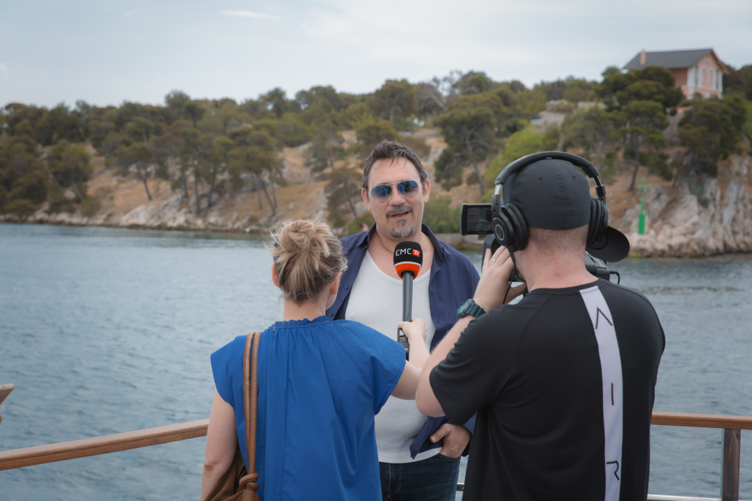 Neda Ukraden promovirala novi album na brodu od Vodica do Šibenika