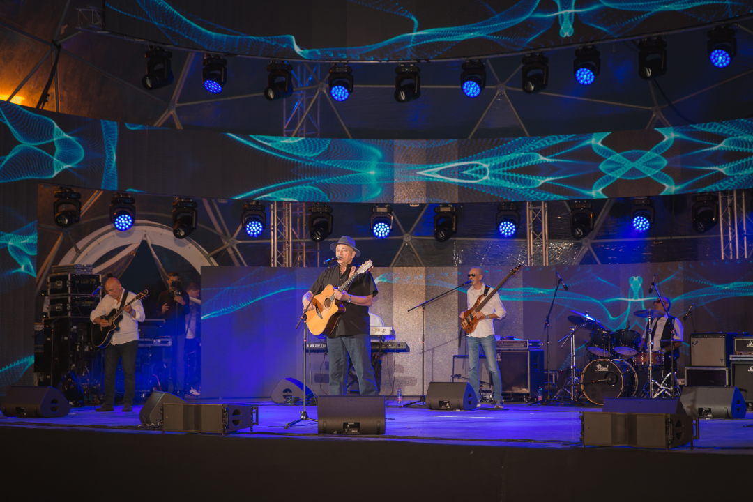 Počelo estradno ludilo u Vodicama: Pogledajte atmosferu prve večeri CMC festivala