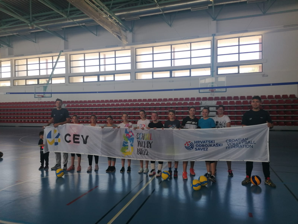 OŠ Meterize u projektu 'Odbojka u školama': Prva aktivnost pokazni trening i deset lopti za poklon