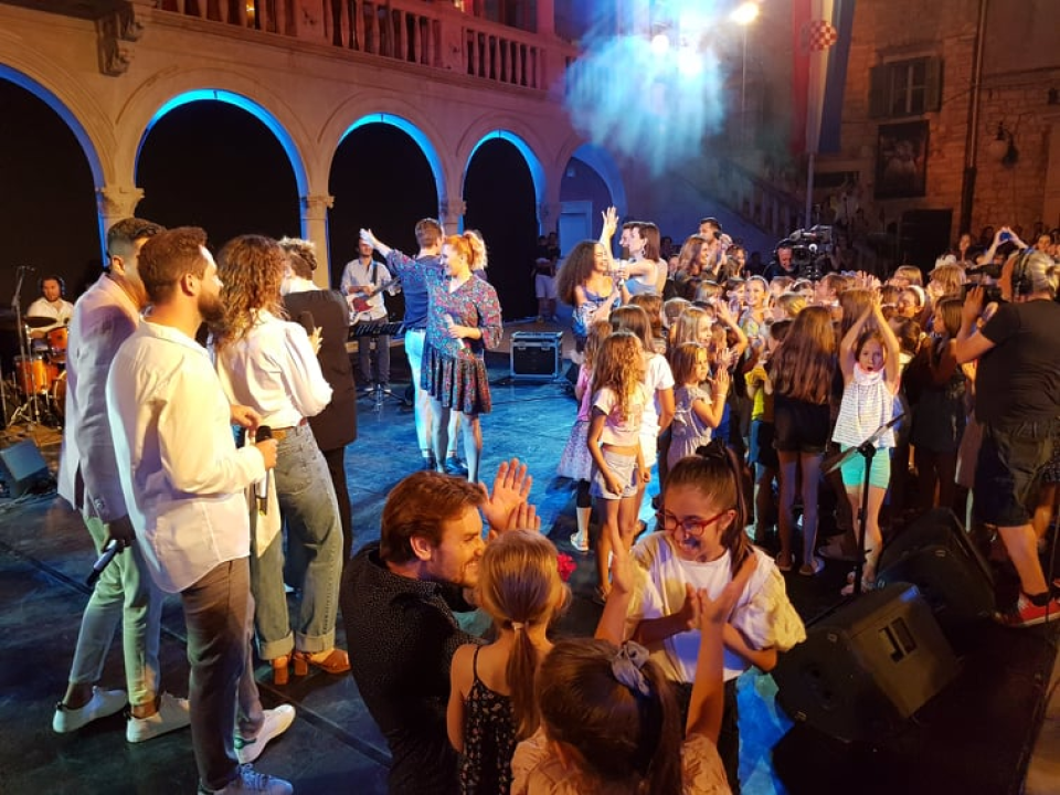 Ekipa iz A strane oduševila i djecu i roditelje: 'Ovi ljudi su vrhunski glazbenici, uživam ih slušati' 