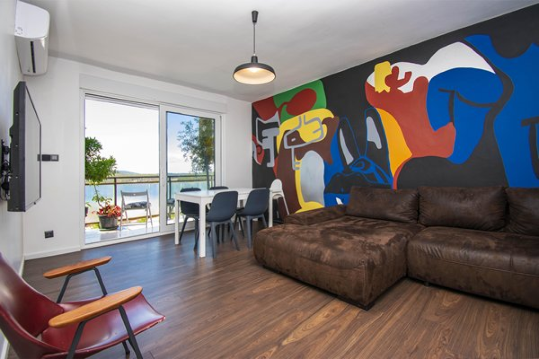 Dvosoban stan s pogledom na more na Plišcu savršen je za obiteljski život ili kao turistička investicija!