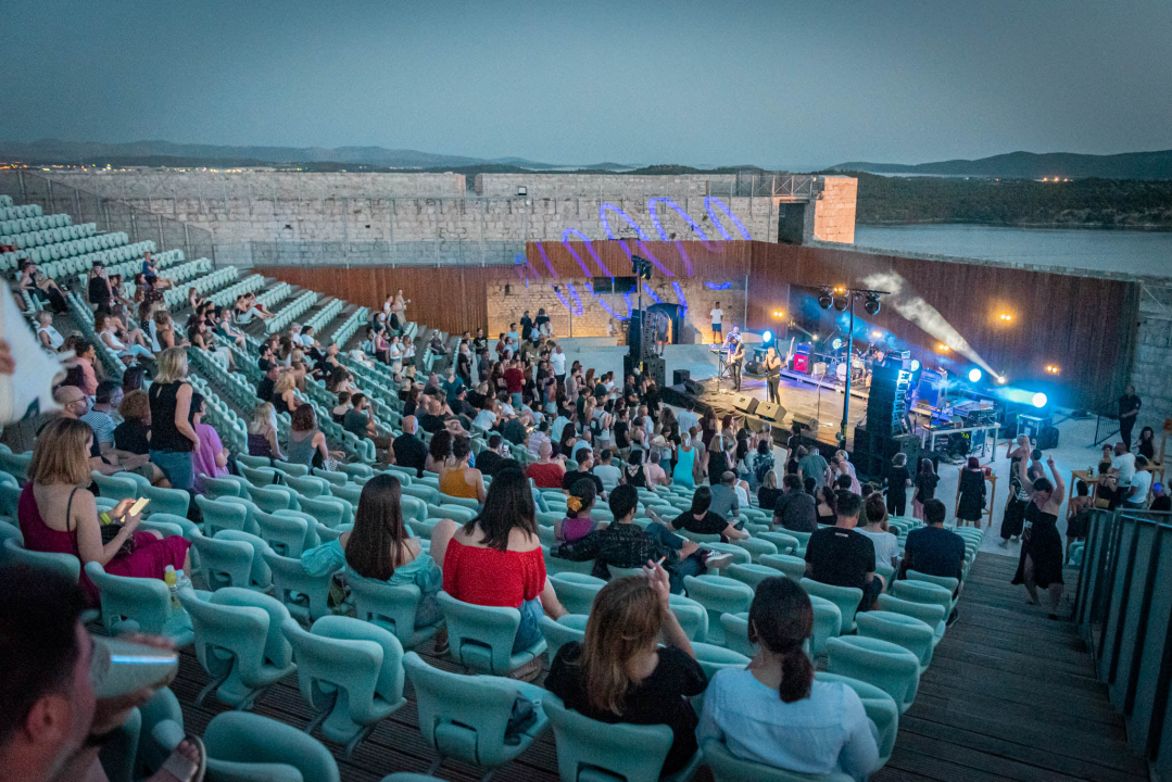 Ekipa na tvrđavi plesala je sinoć na Nipplepeople i Jonathan: Pogledajte atmosferu    