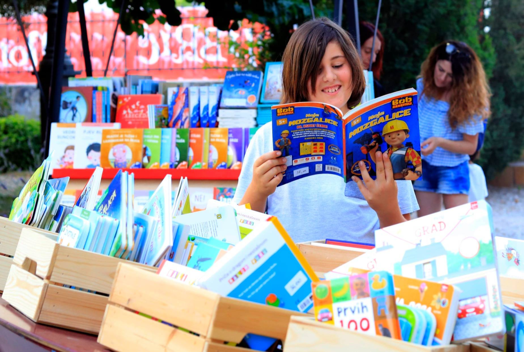 U Perivoju Roberta Visiania izloženo gotovo 10 tisuća knjiga za djecu i mlade 