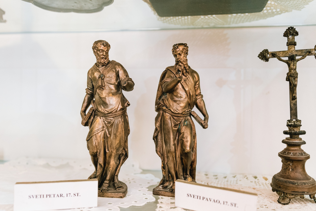 Don Stipe Perkov objavio ‘Razgovore (ne)ugodne puka primoštenskoga’: Riječima su, kao s kamenom, gradili suhozid prošlosti!