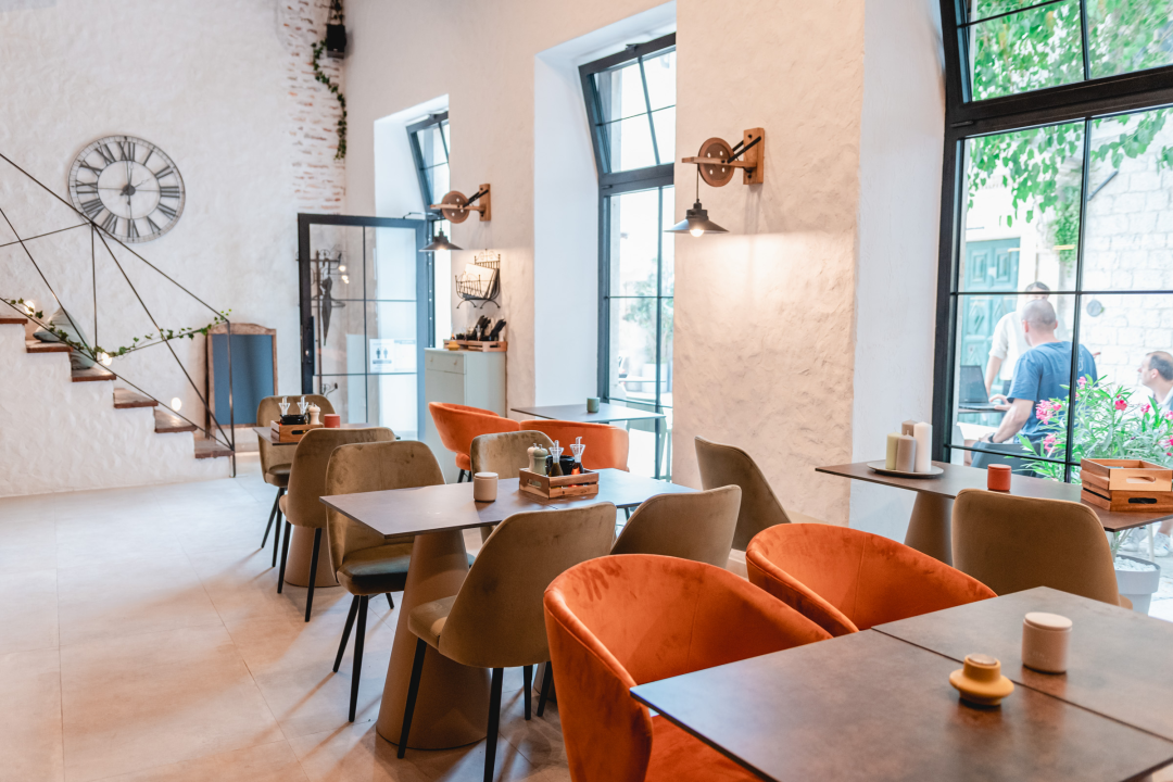 Posjetite Bistro Bava u hladu najstarijeg šibenskog stabla i uživajte u genijalnoj hrani i dvadeset vrsta piva