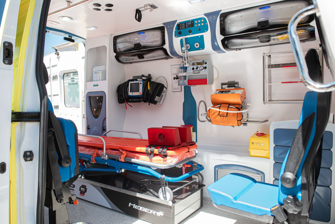 Župan Jelić predao ključeve novog vozila hitne pomoći: S njime će se služiti ispostava u Vodicama  