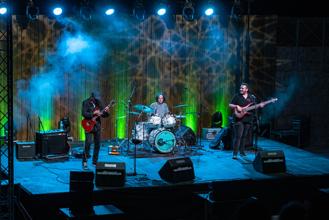 Vlatko Stefanovski i V3 Trio uljepšali toplu ljetnu noć na tvrđavi sv. Mihovila