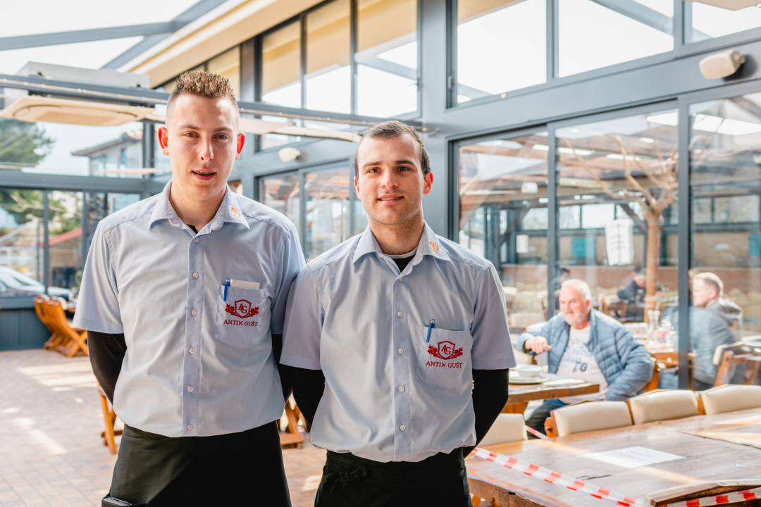 U Antinom Guštu omastite brk slasnim jelima ispod peke ili s ražnja!  