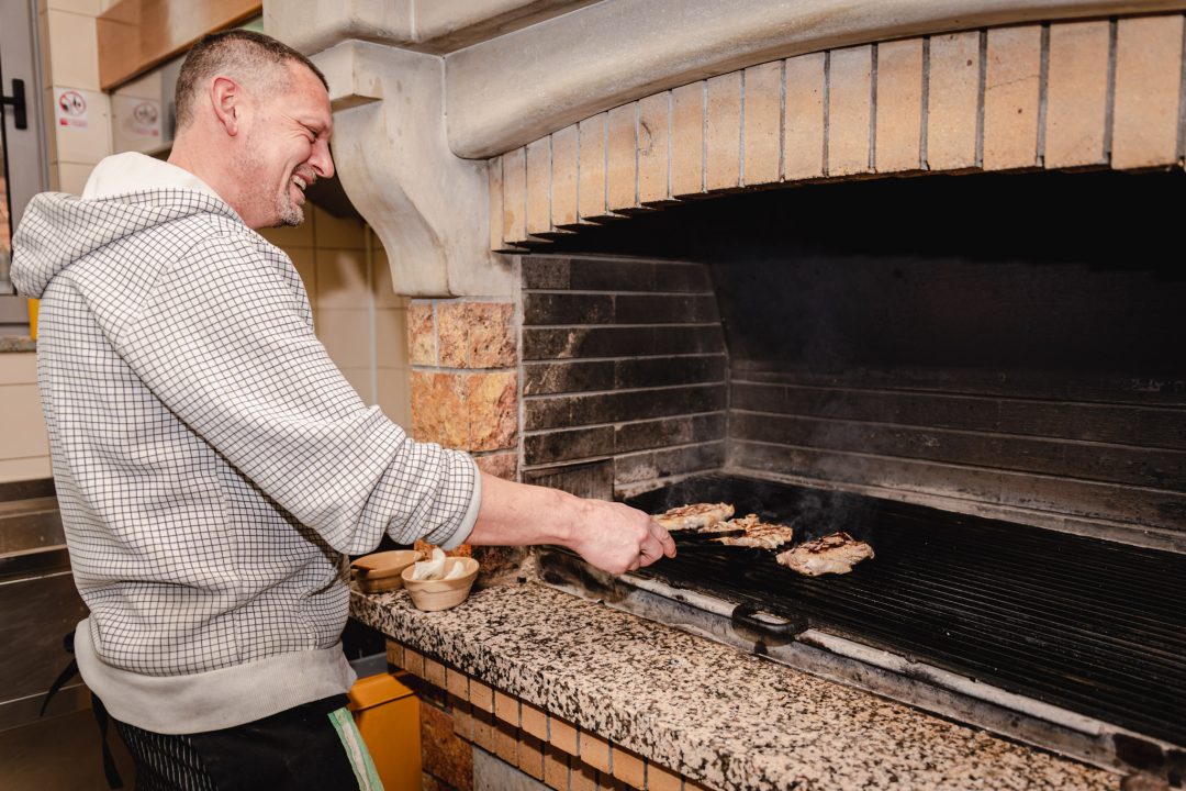 U Antinom Guštu omastite brk slasnim jelima ispod peke ili s ražnja!  