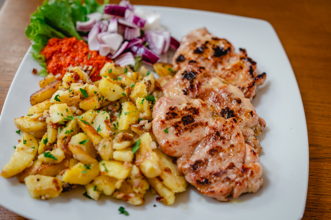 U Antinom Guštu omastite brk slasnim jelima ispod peke ili s ražnja!  