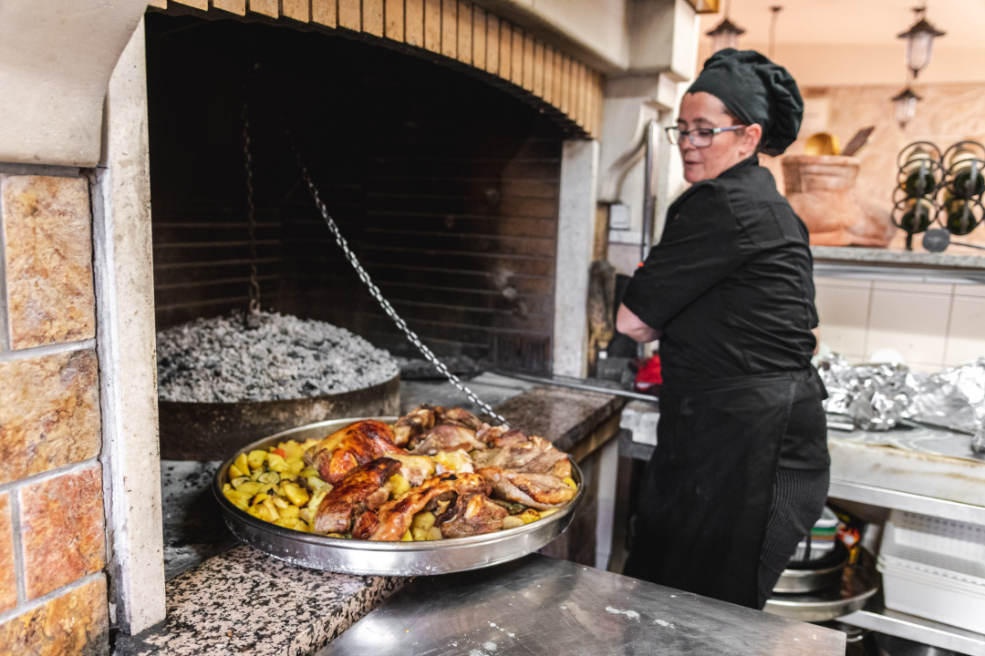 U Antinom Guštu omastite brk slasnim jelima ispod peke ili s ražnja!  
