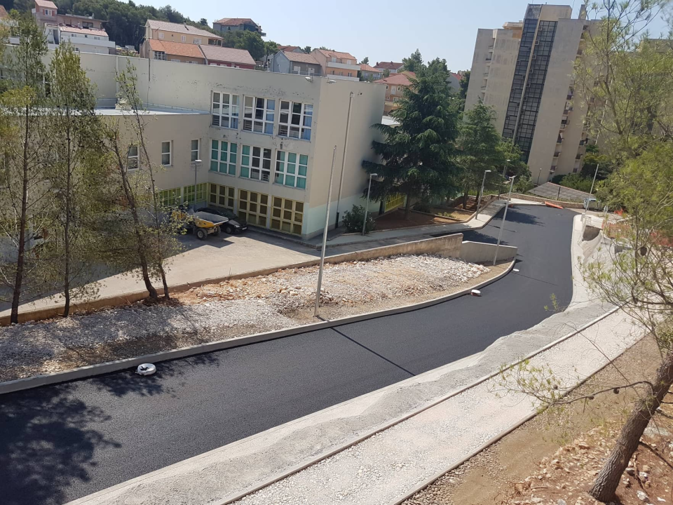 Do kraja kolovoza bivši Njegošev trg više neće biti slijepa ulica: Postavljen prvi sloj asfalta 