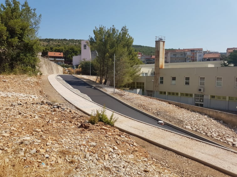 Do kraja kolovoza bivši Njegošev trg više neće biti slijepa ulica: Postavljen prvi sloj asfalta 