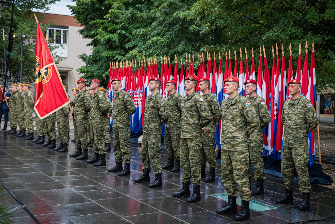 Obilježavanje 26. obljetnice VRO Oluja: Pogledajte kako je jutros bilo u Kninu 