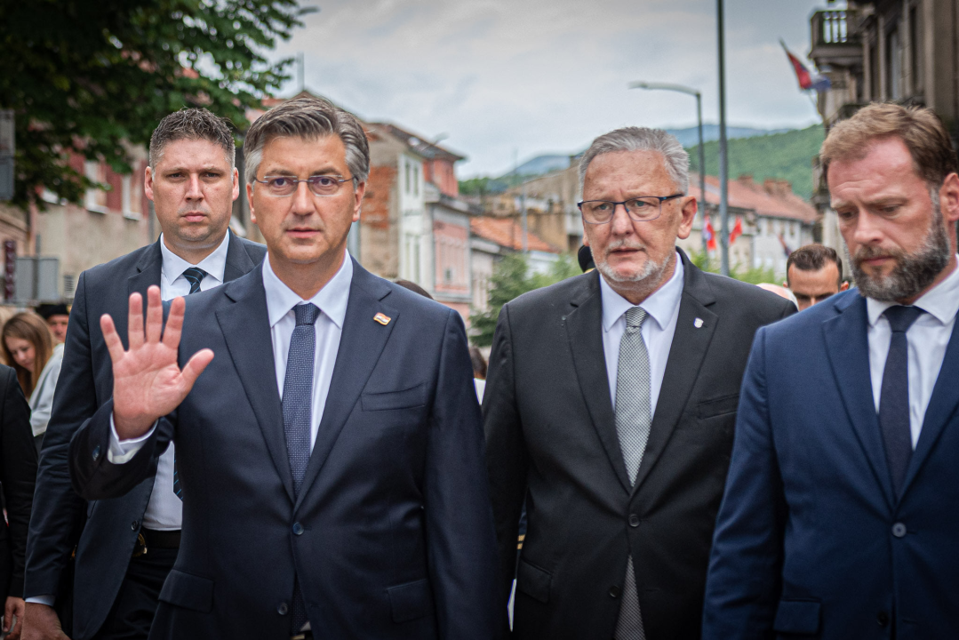 Obilježavanje 26. obljetnice VRO Oluja: Pogledajte kako je jutros bilo u Kninu 