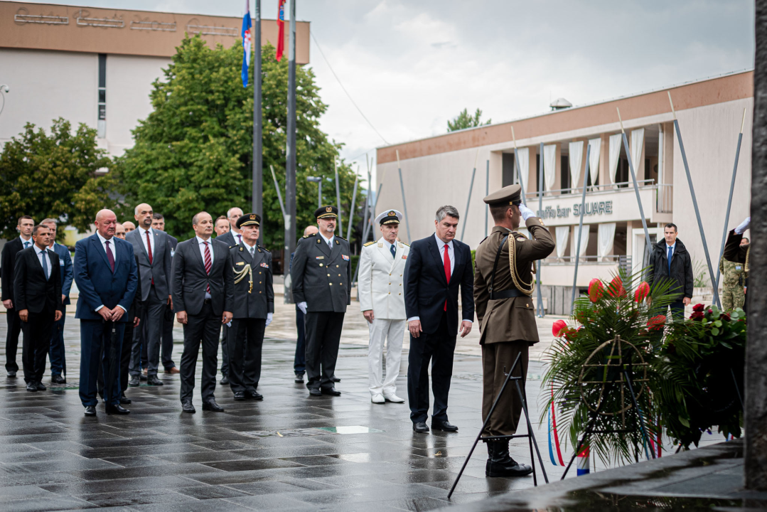 Obilježavanje 26. obljetnice VRO Oluja: Pogledajte kako je jutros bilo u Kninu 
