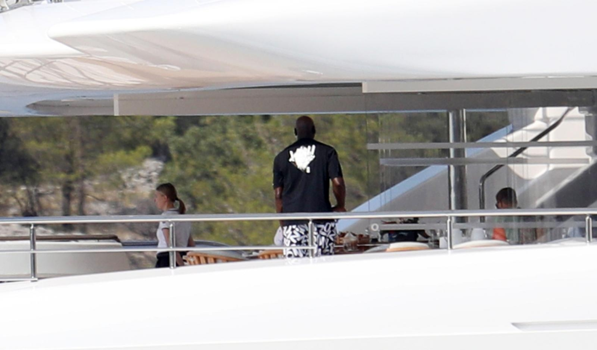 Jordanova supruga Yvette prošetala po Krki, slavni košarkaš ostao odmarati na luksuznoj jahti