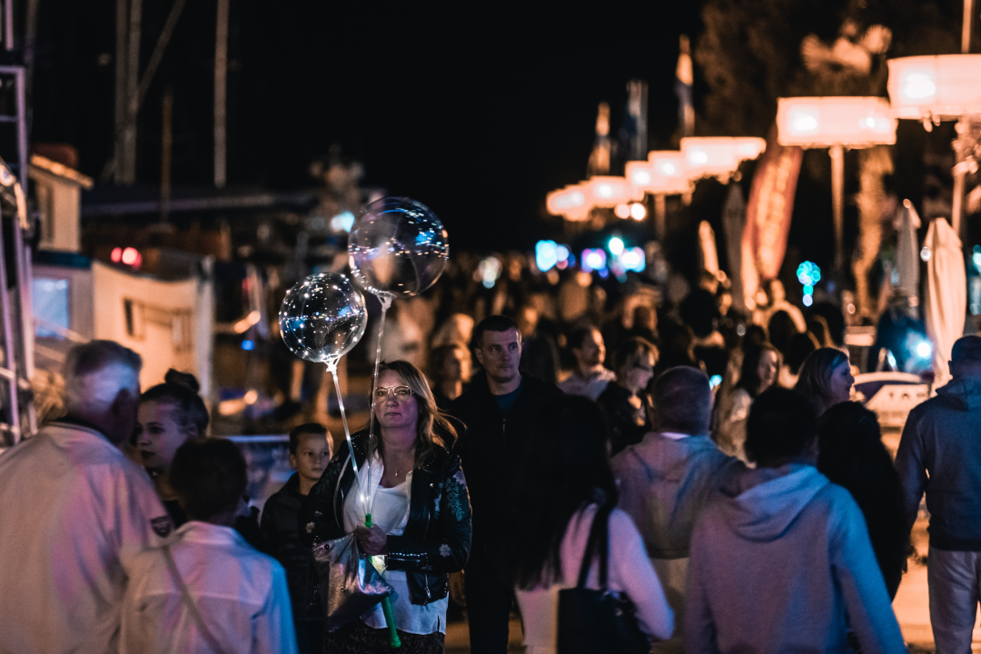 Šibenik zasjao svjetlosnim instalacijama i vatrometom: Na rivi prikazani i filmski kadrovi grada iz 1904. godine
