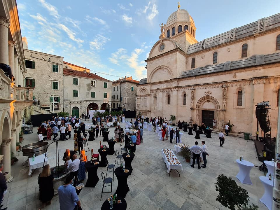 Fešta pred katedralom za deseti rođendan Društva Juraj Dalmatinac: 'Nećemo stati na ovom, jačat ćemo i rasti'
