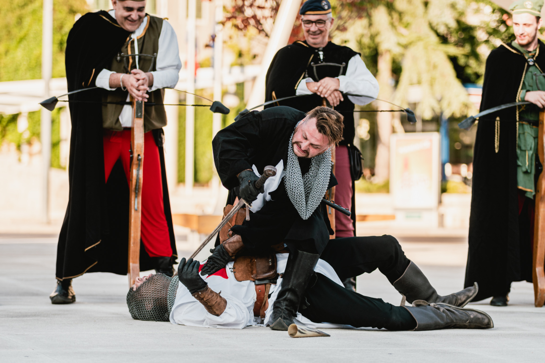 Šibenik se vratio u srednji vijek: Gradska straža i vitezovi kod katedrale ‘upali’ na vjenčanje!