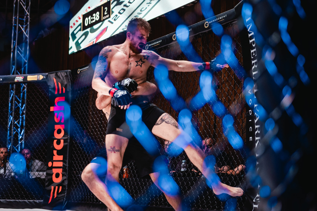 Borilački spektakl na Tvrđavi sv. Mihovila: ‘Croata‘ uspavao Vasu Bakočevića u prvoj rundi borbe 