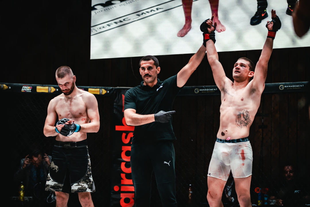 Borilački spektakl na Tvrđavi sv. Mihovila: ‘Croata‘ uspavao Vasu Bakočevića u prvoj rundi borbe 