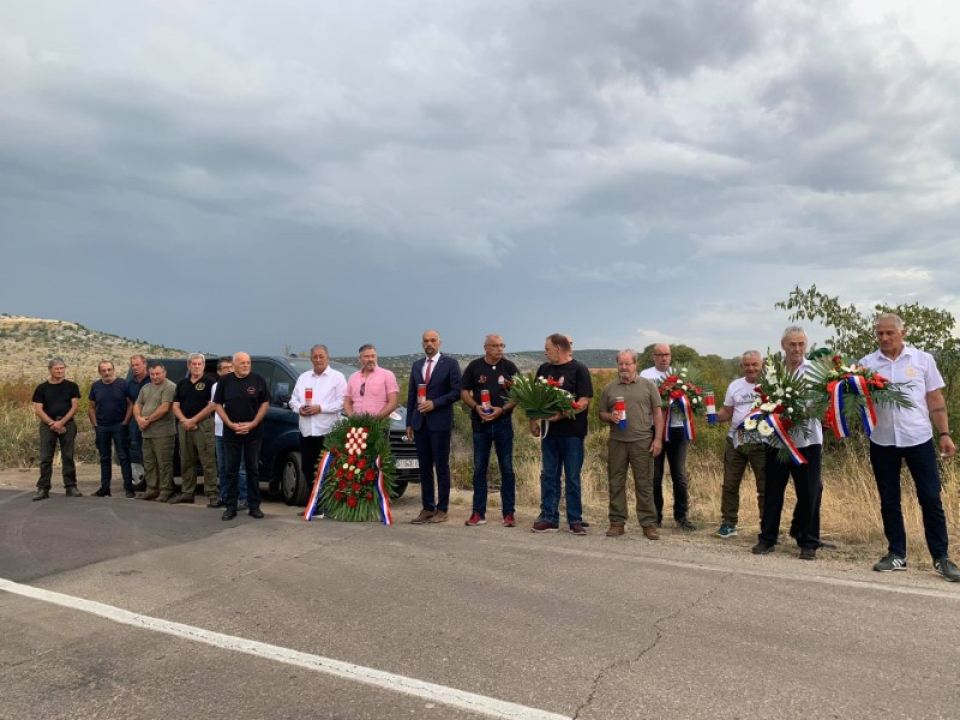 Položeni vijenci: Sjećanje na heroja Marinka Karduma i sve hrvatske branitelje koji su dali život za slobodu