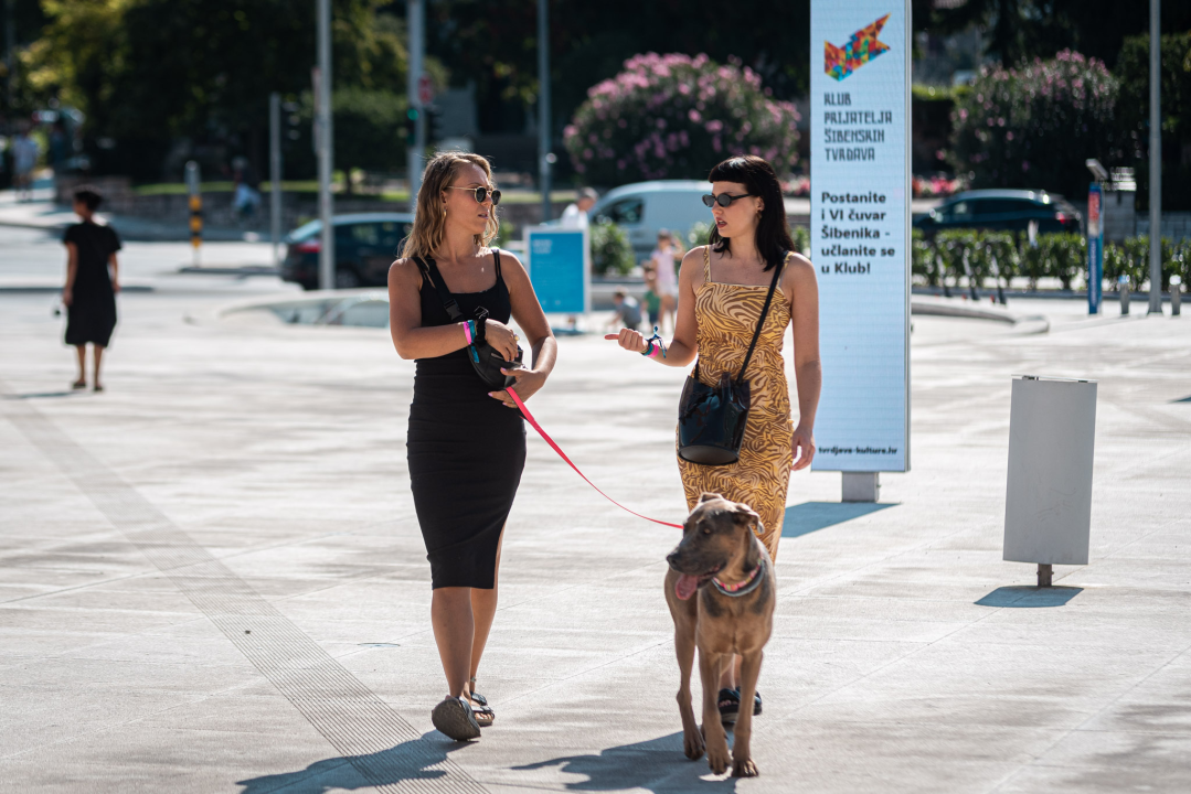 Kraljice modne špice iskoristile sunčane dane i prošetale omiljene ljetne komade 