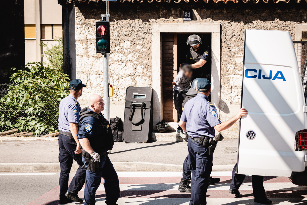 Razbojništvo u ljekarni kod Kronjinog magazina: Nema ozlijeđenih, razbojnik uhićen u blizini