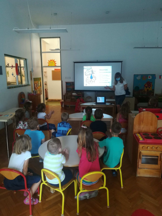 Djelatnice Crvenog križa djecu iz vrtića Vidici učile o neprijateljima zdravlja 
