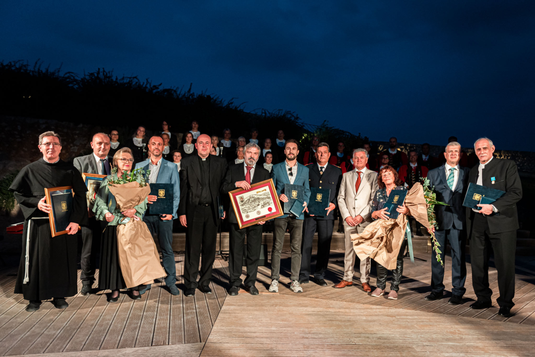 Profesor Labor nagrađen za životno djelo: 'Nisam nikad razmišljao o nagradi, a pogotovo da će kad je dobijem tu biti Gabi Novak' 