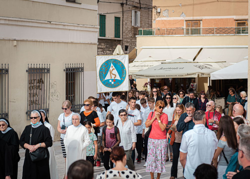 Tradicionalnom procesijom i misom Šibenčani proslavili Dan grada: Donosimo fotogaleriju 