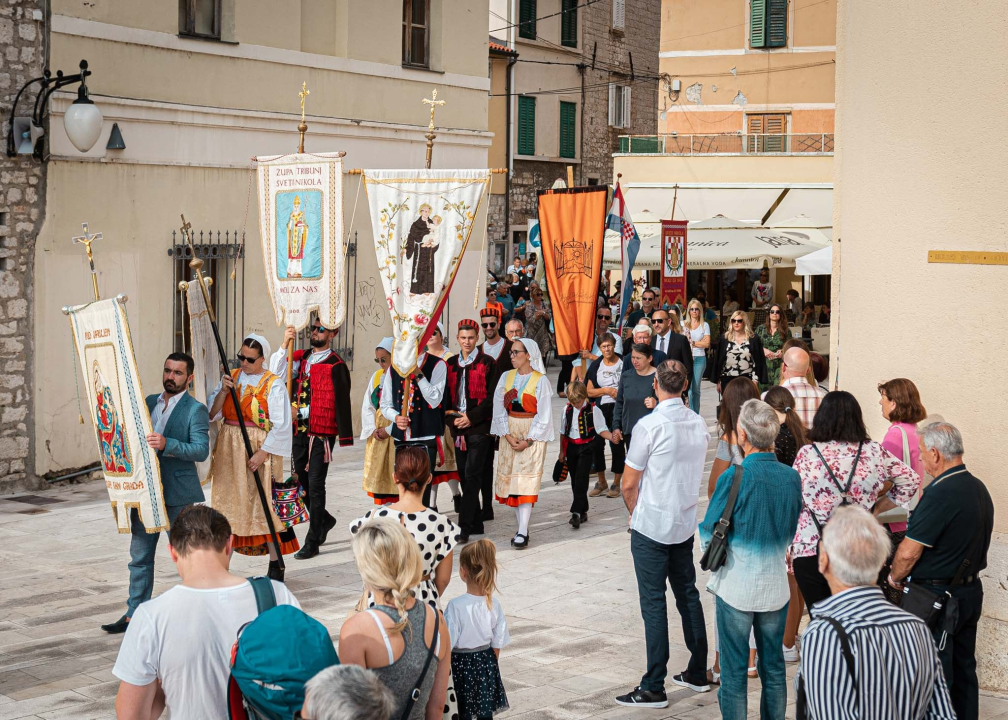 Tradicionalnom procesijom i misom Šibenčani proslavili Dan grada: Donosimo fotogaleriju 