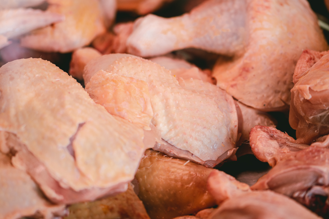 Zima je, kažu, hladna i strašna, ali uz Delikatese Petrović bit će vam toplo barem oko srca!