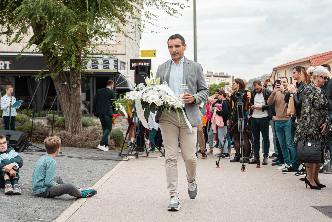 Šibenik obilježio 57. rođendan velikana svjetske košarke: 'Neki ljudi čine razliku u svijetu, njih treba slijediti!'