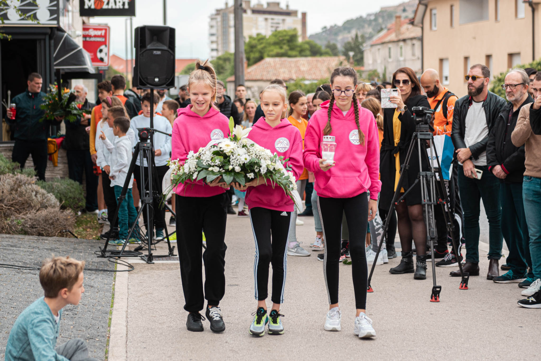 Šibenik obilježio 57. rođendan velikana svjetske košarke: 'Neki ljudi čine razliku u svijetu, njih treba slijediti!'