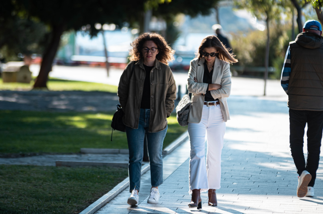 Vladarice modnog đira u šetnji gradom pokazale jesenje trendove