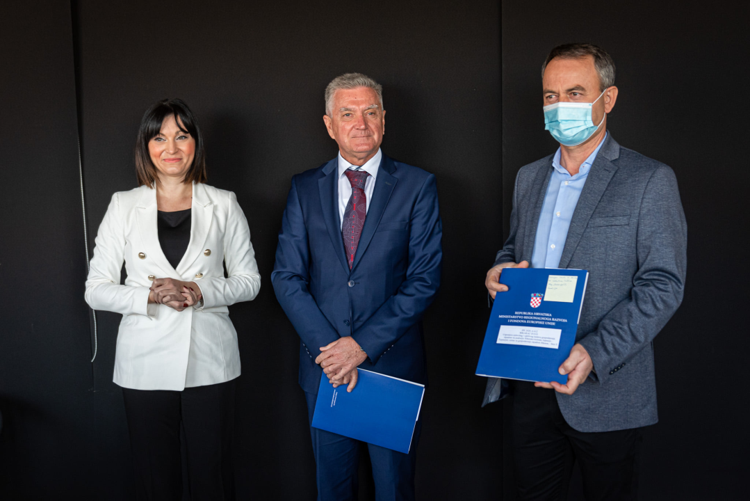 Ministrica Tramišak u Šibenik donijela kuvertu tešku 10,2 milijuna kuna: Novac ide za Bikarac, Pode, tvrđave i kanal sv. Ante   