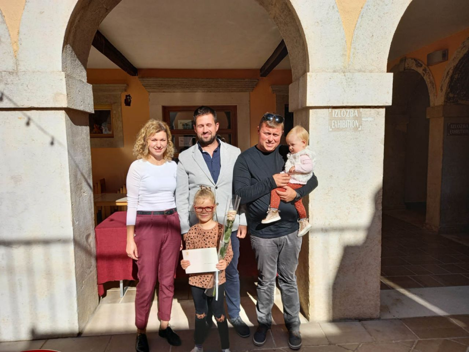 Potpore Općine Tisno za novovjenčane parove i novorođenu djecu: Po  jednu, tri, pet i sedam tisuća kuna